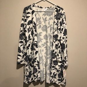 SOLD💜Lularoe Floral Caroline Cardigan